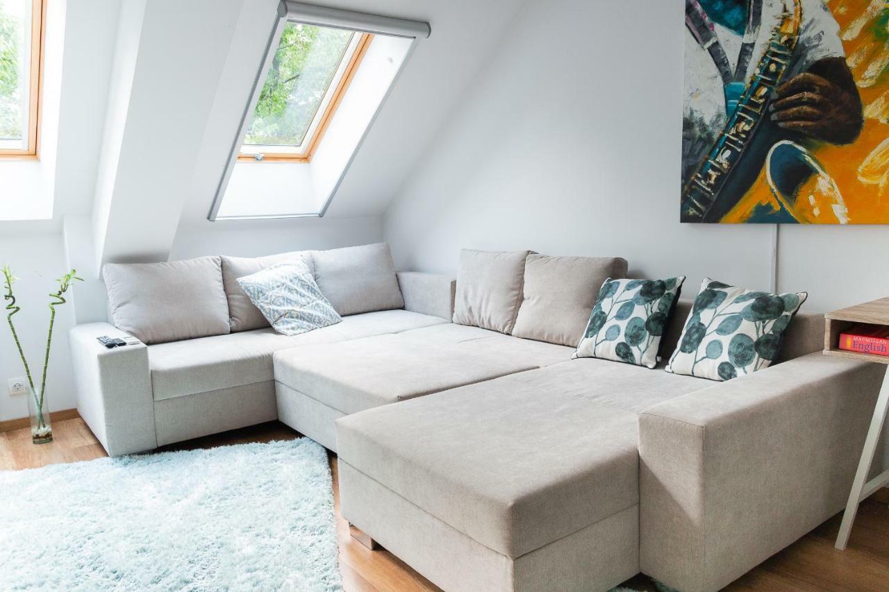 Cozy Flat In The Heart Of The City Oradea Exteriör bild
